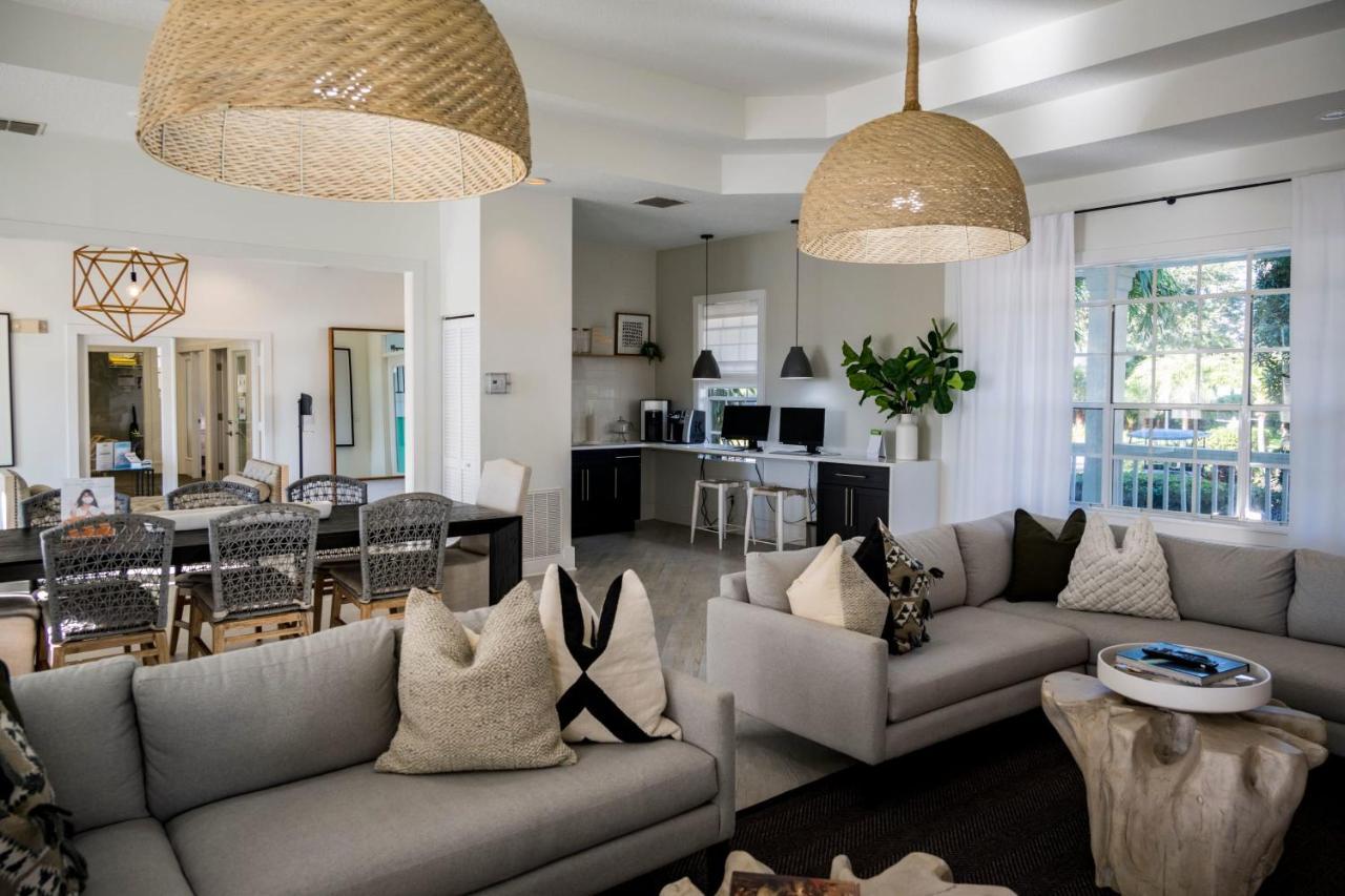 Апартаменты Designed 2Br With Balcony Pool And Gym Брадентон Экстерьер фото